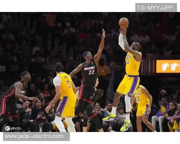 11月9日NBA精彩对决热火与湖人全场录像回放分析与精彩瞬间回顾 11月9日NBA精彩对决热火与湖人全场录像回放分析与精彩瞬间回顾