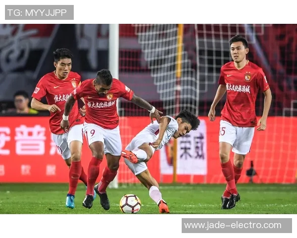 恒大与上港激战四月一日谁能在这场焦点对决中笑到最后