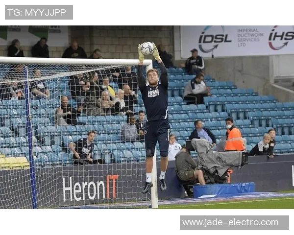 曼联主场迎战斯旺西第二轮激战期待球队重振士气与信心 曼联主场迎战斯旺西第二轮激战期待球队重振士气与信心